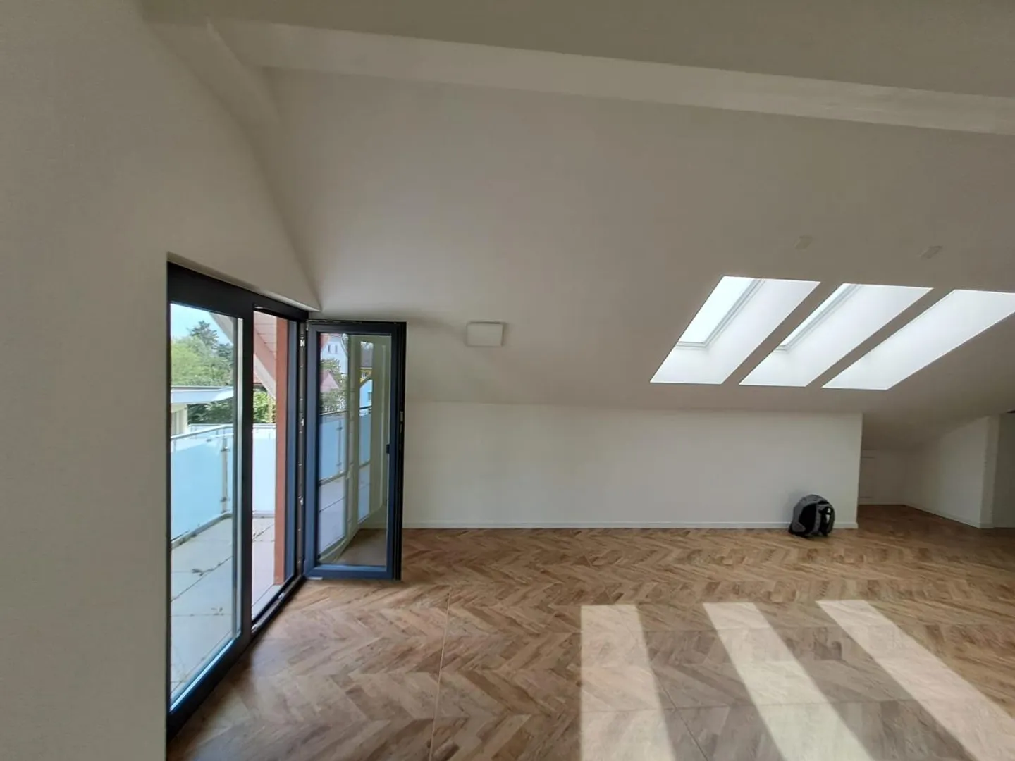 Appartement penthouse spacieux de 3,5 pièces (107 m²) avec balcon à Oensingen - Photo 3 sur 9