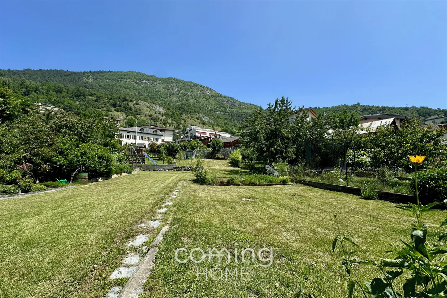 Perla di vecchio edificio soleggiato a Leuk-Stadt - appartamento di 4,5 stanze con forno in pietra e giardino spazioso - Foto 3 di 12