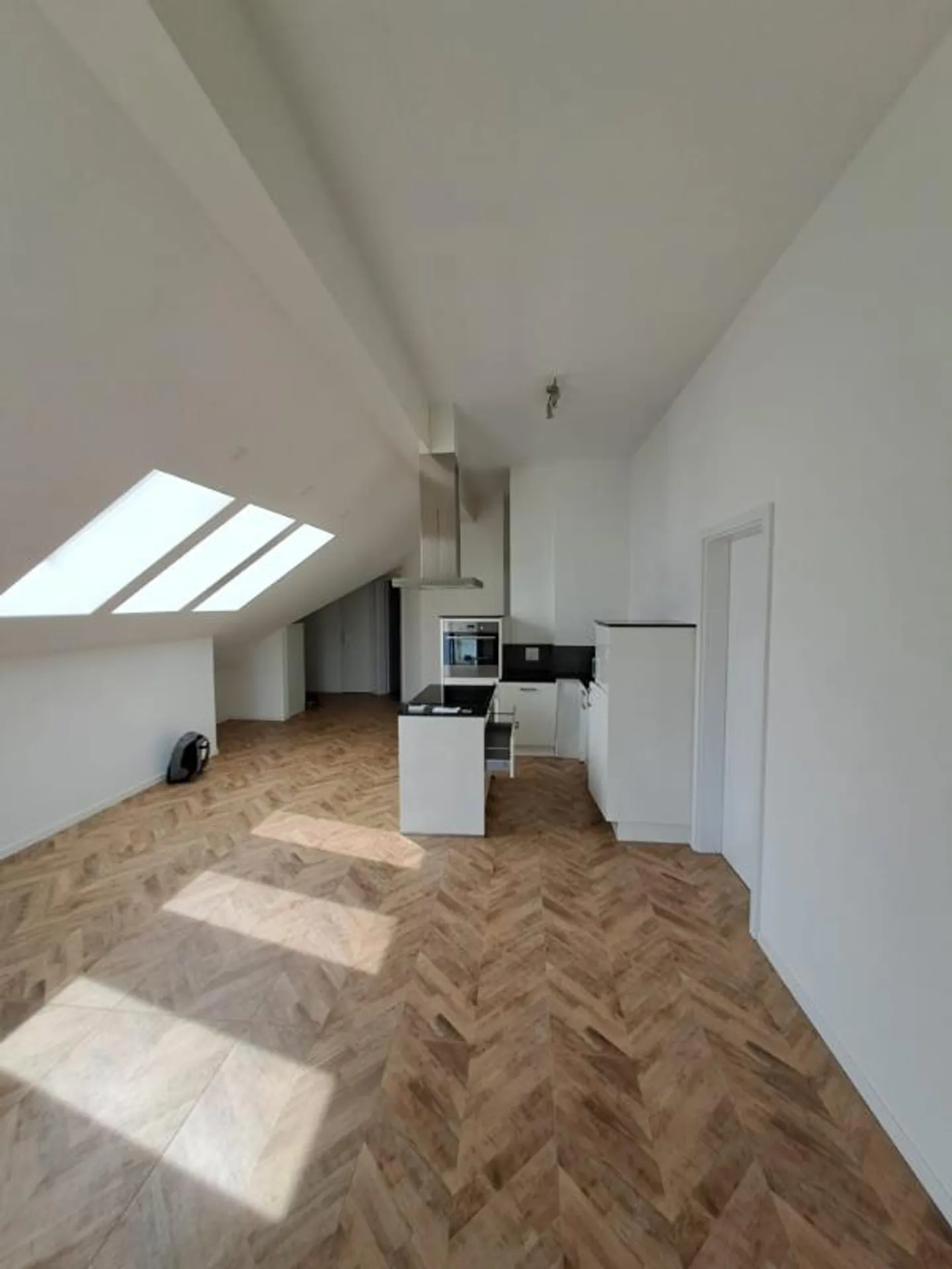 Appartement penthouse spacieux de 3,5 pièces (107 m²) avec balcon à Oensingen - Photo 2 sur 9