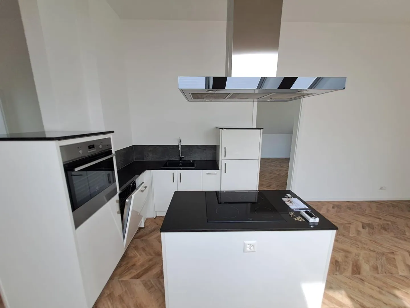 Appartement penthouse spacieux de 3,5 pièces (107 m²) avec balcon à Oensingen - Photo 4 sur 9