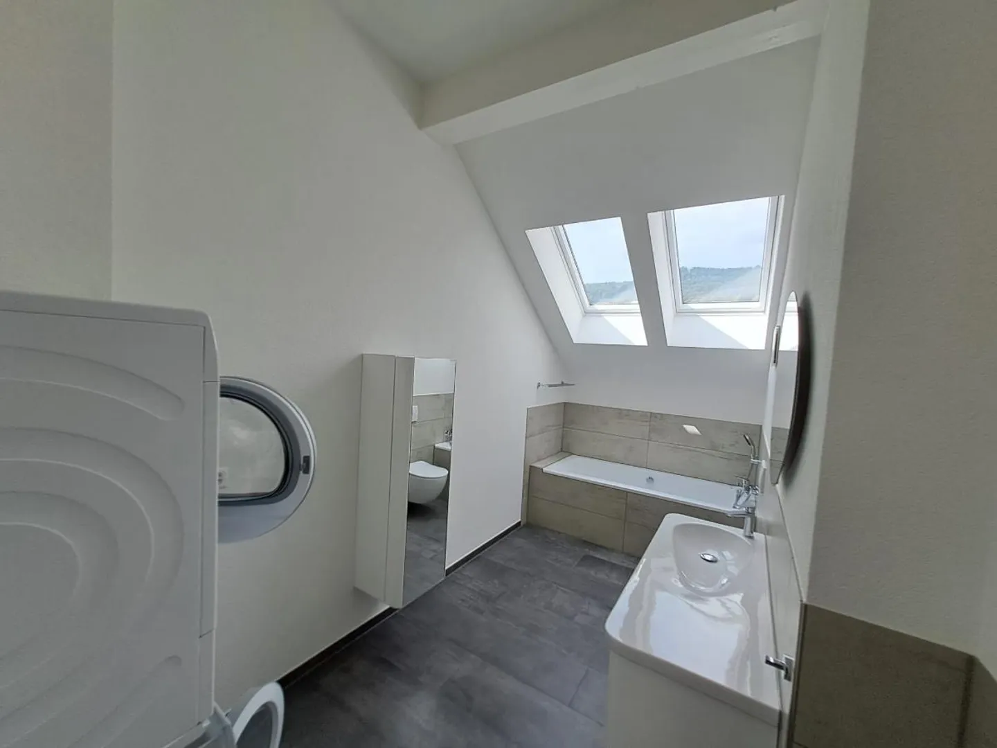 Appartement penthouse spacieux de 3,5 pièces (107 m²) avec balcon à Oensingen - Photo 7 sur 9