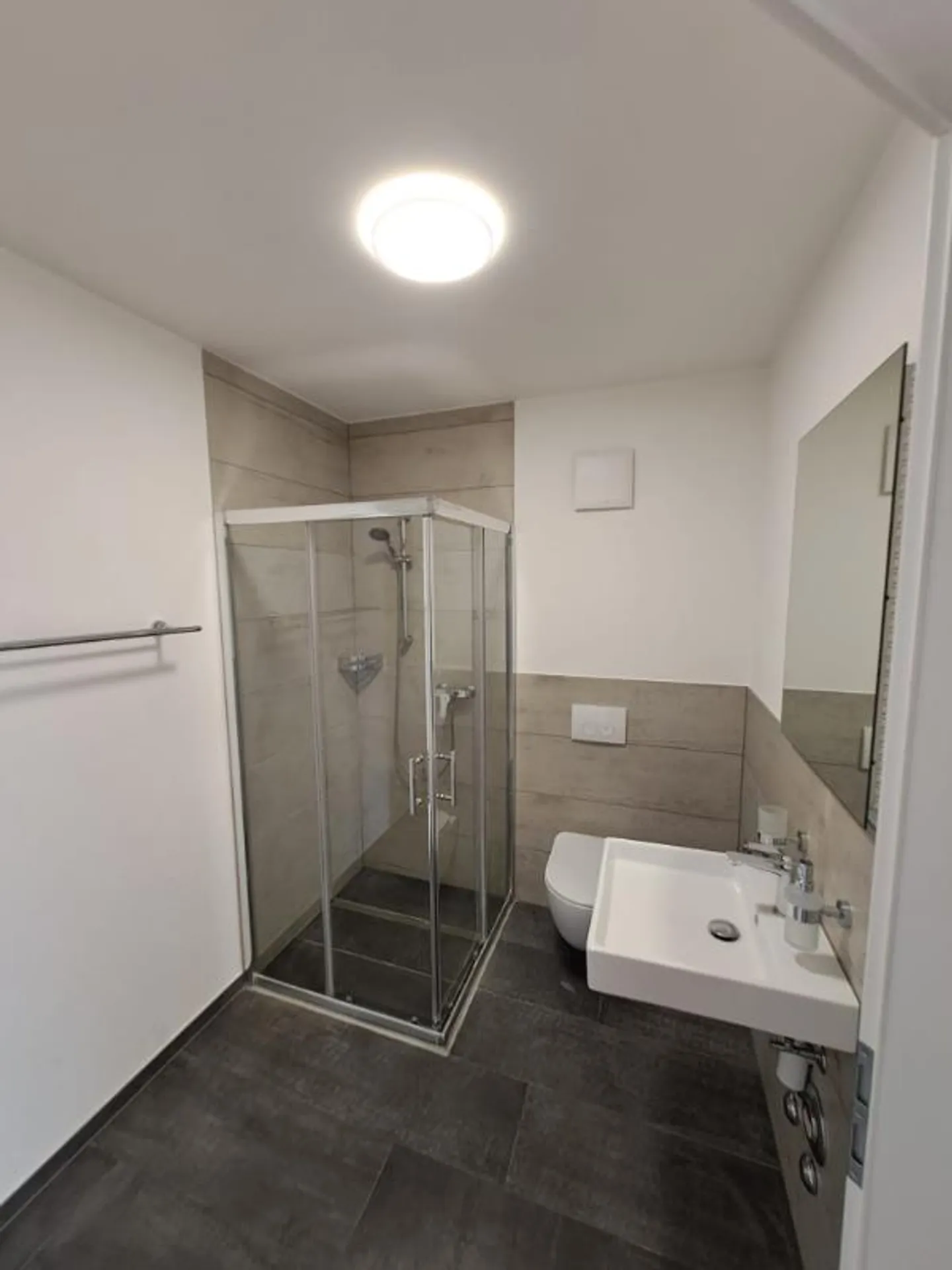 Appartement penthouse spacieux de 3,5 pièces (107 m²) avec balcon à Oensingen - Photo 8 sur 9