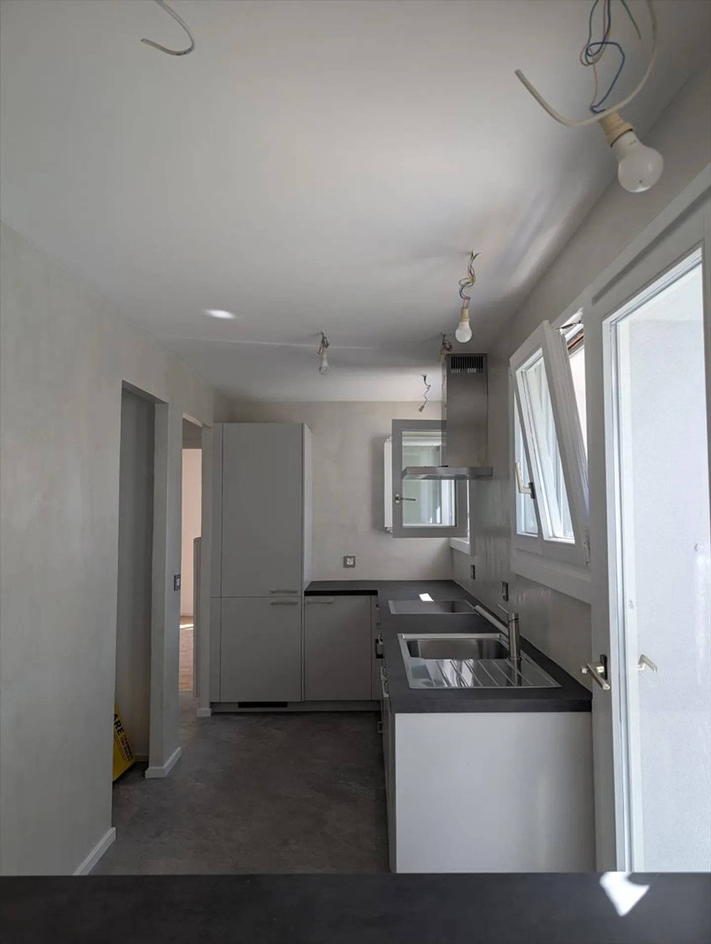 4.5-room apartment on the ground floor - Photo 3 of 12