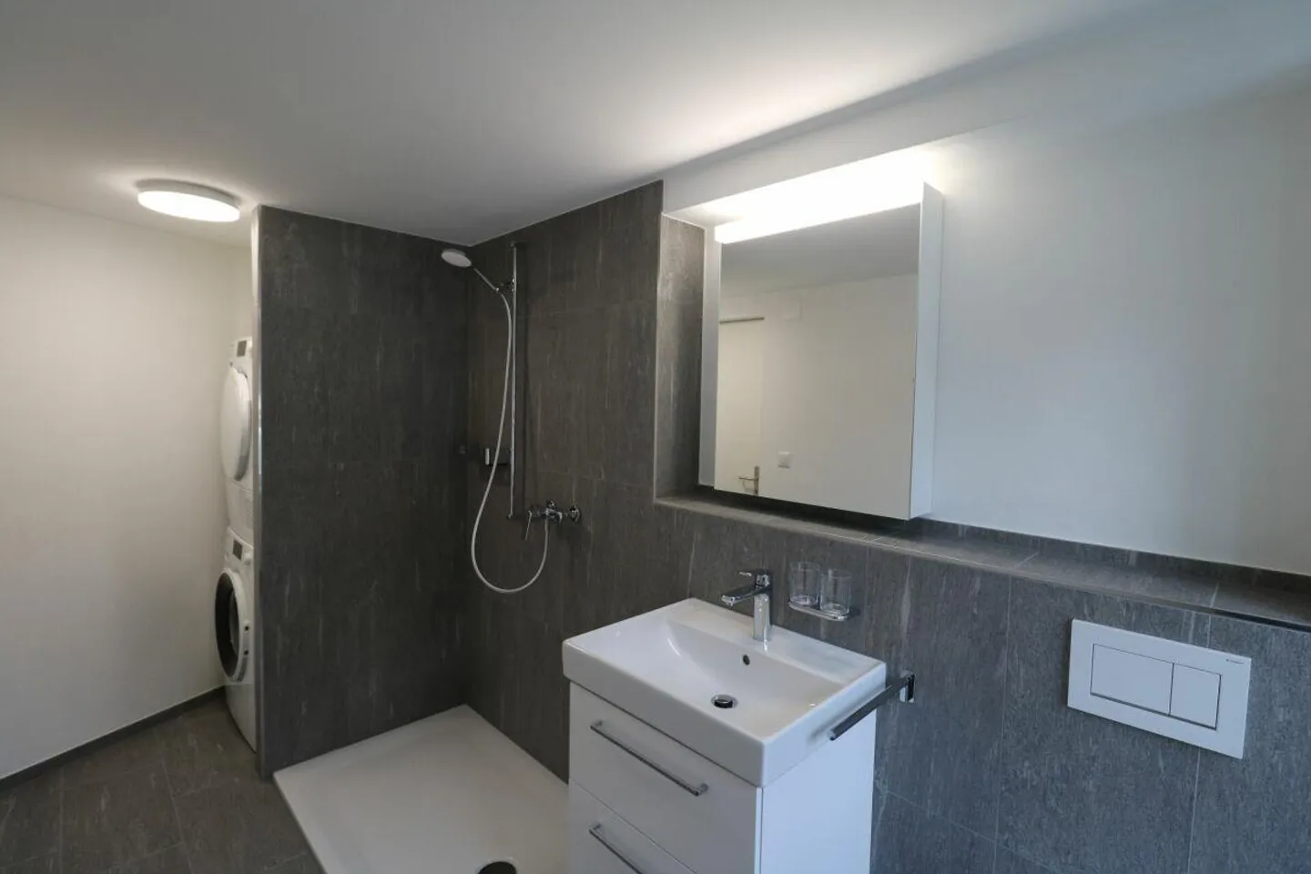 First occupancy after core renovation: quiet 2.5 room apartment in Neunkirch - Photo 5 of 12