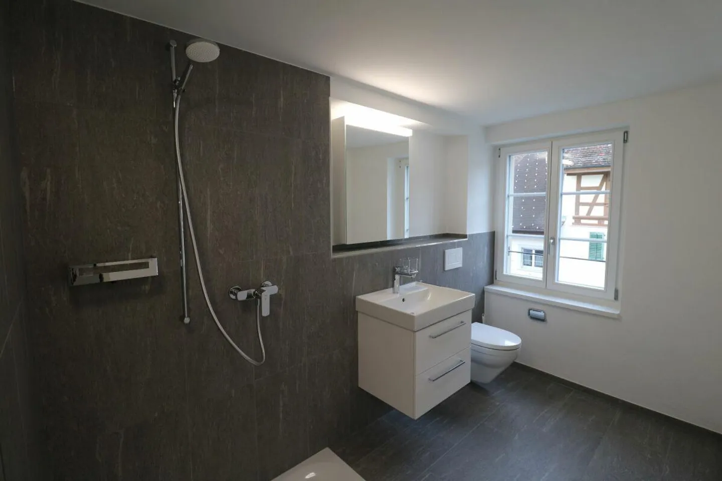 First occupancy after core renovation: quiet 2.5 room apartment in Neunkirch - Photo 6 of 12