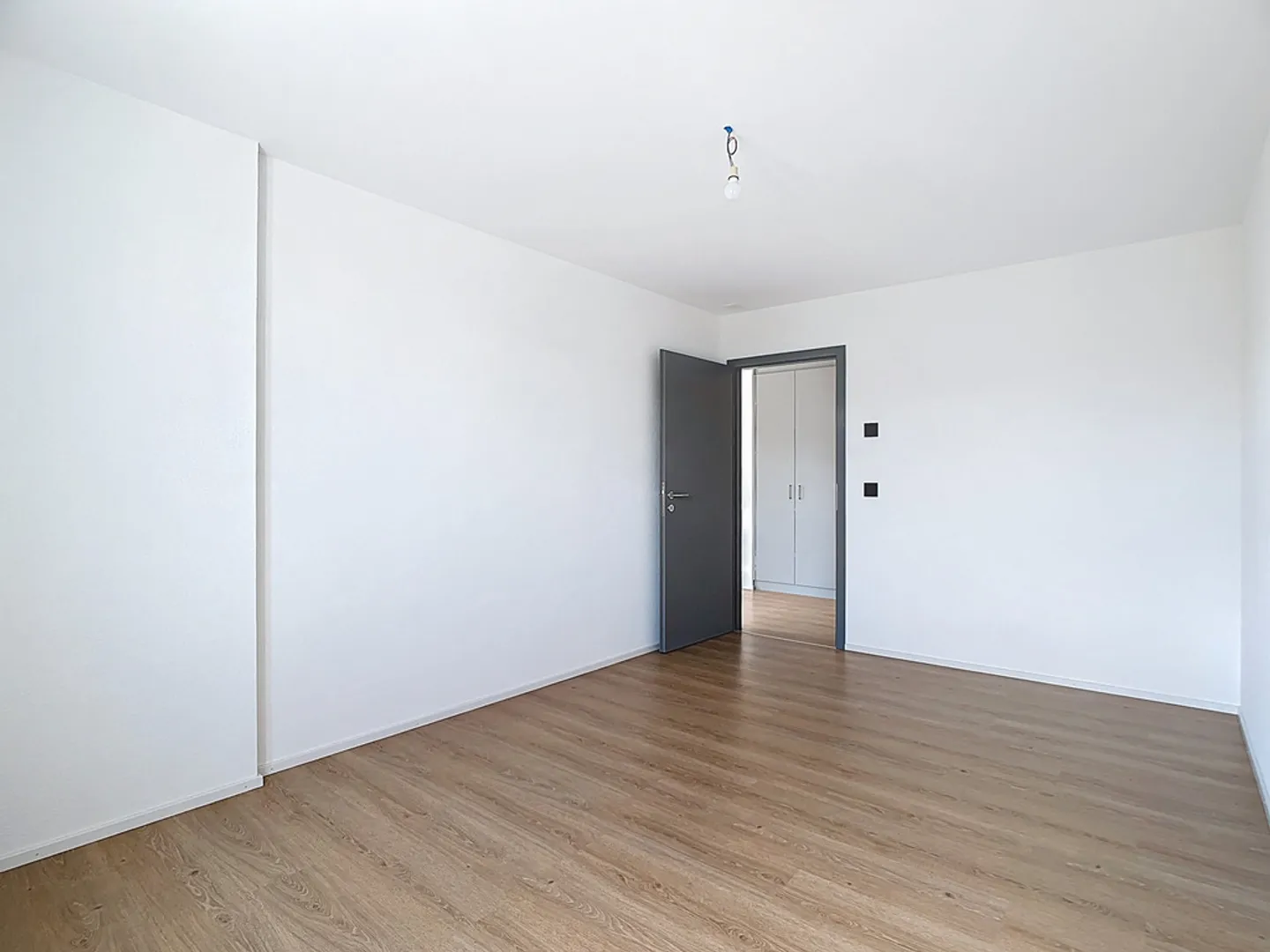 Wohnung mit 2.5 Zimmern und Balkon - Foto 7 von 12
