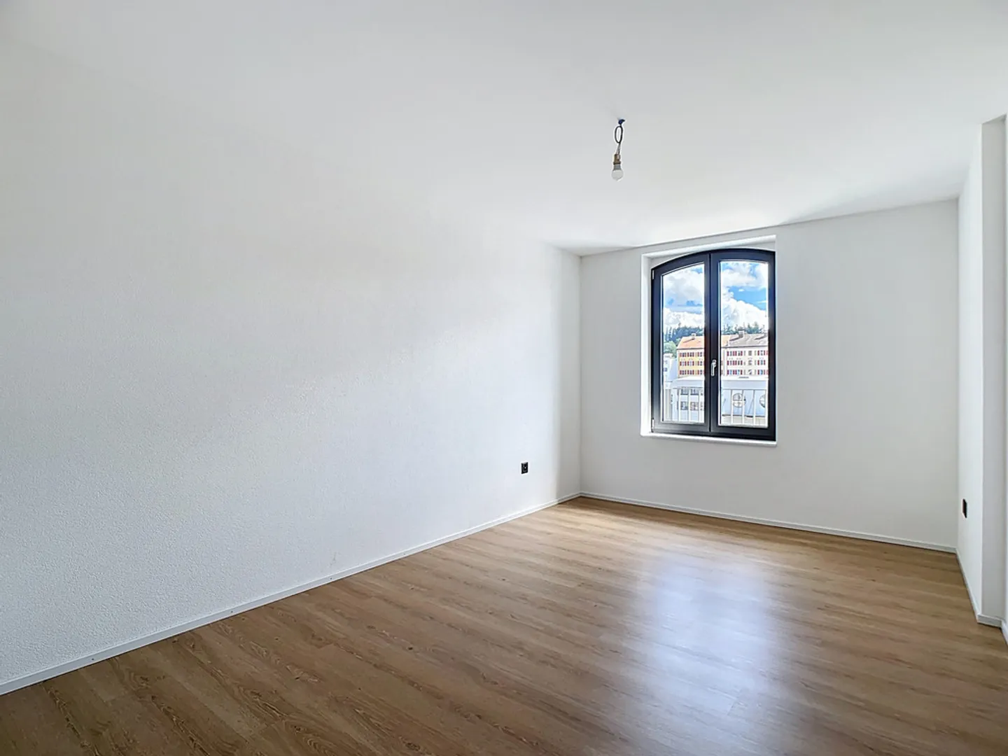 Wohnung mit 2.5 Zimmern und Balkon - Foto 8 von 12