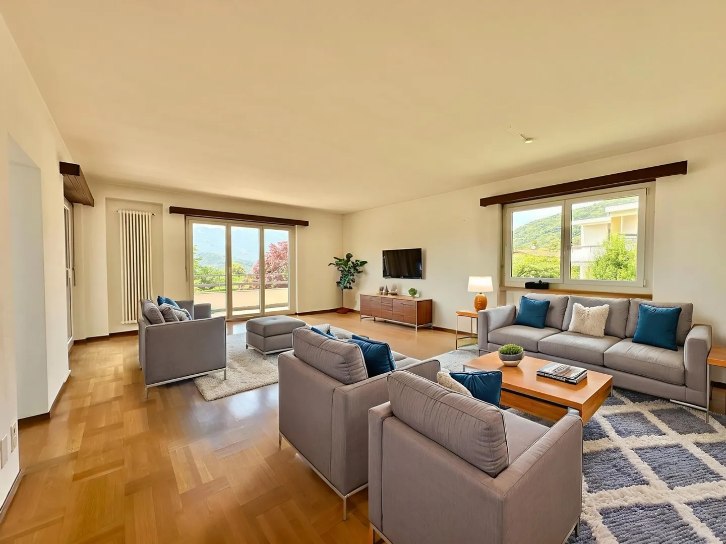 Fantastic Lugano villa with 9 rooms and breathtaking views - Photo 4 of 13