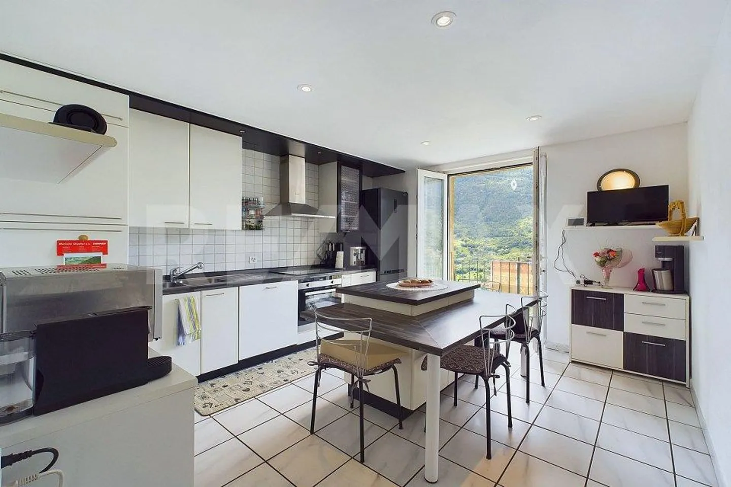 Maisons avec deux appartements et vue panoramique immergée dans la verdure - Photo 6 sur 13