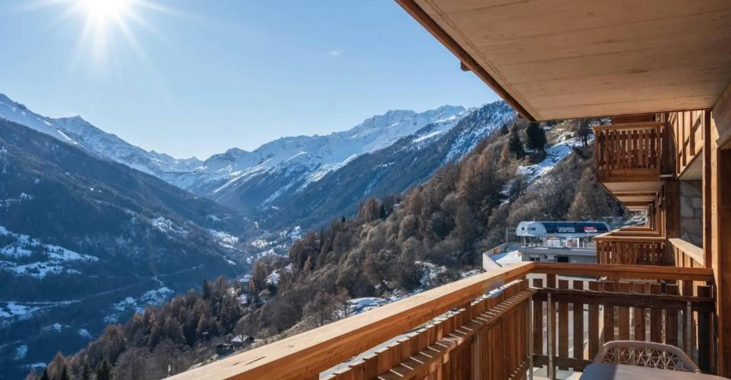 Magnificent 4.5-room ski in/out in hotel residence - Photo 2 of 12