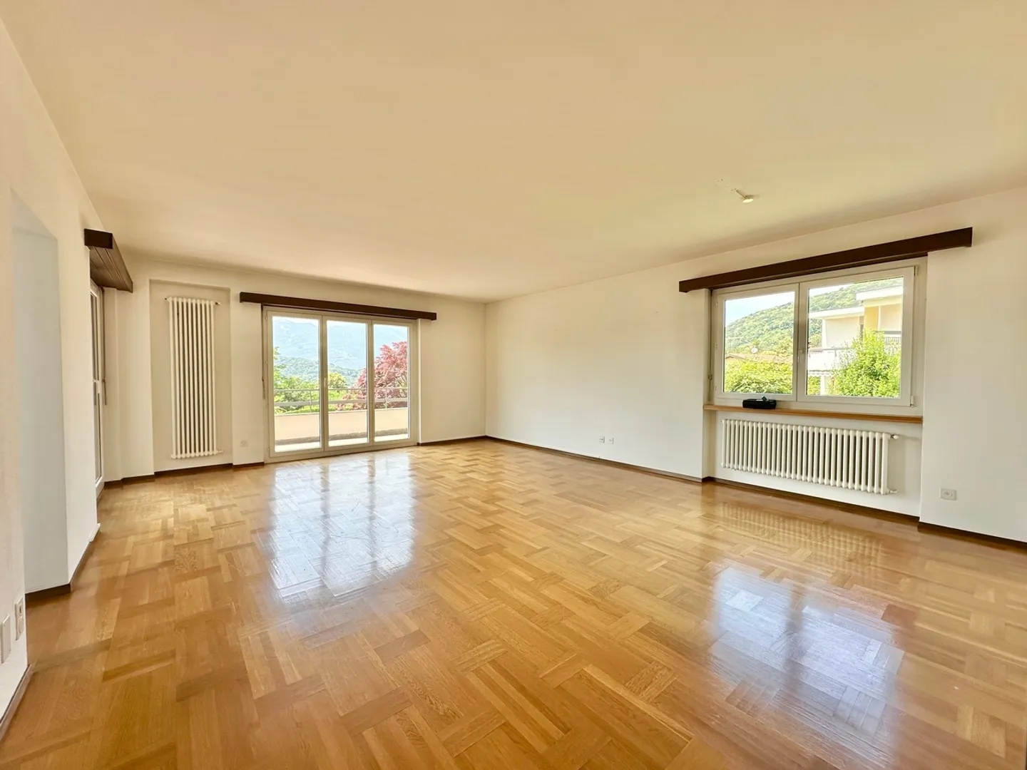 Fantastic Lugano villa with 9 rooms and breathtaking views - Photo 5 of 13