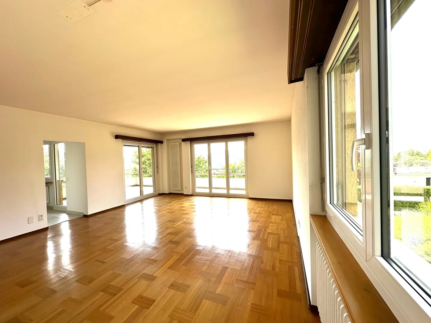 Fantastic Lugano villa with 9 rooms and breathtaking views - Photo 9 of 13