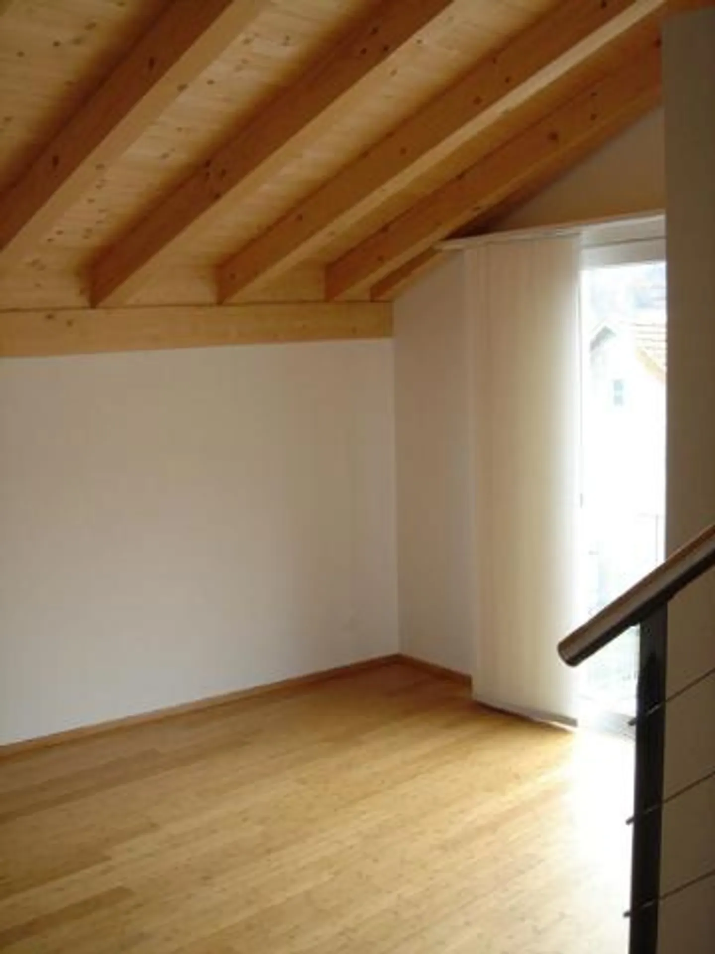 Appartement en maisonnette de 4 pièces et demie - Photo 2 sur 7
