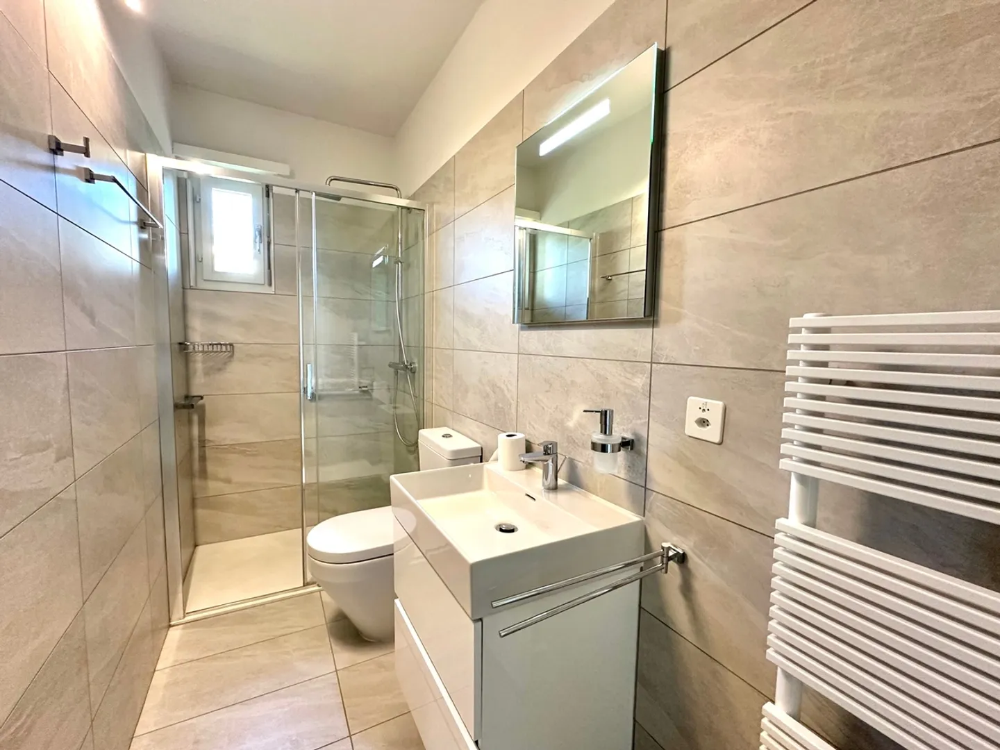 Fantastic Lugano villa with 9 rooms and breathtaking views - Photo 10 of 13