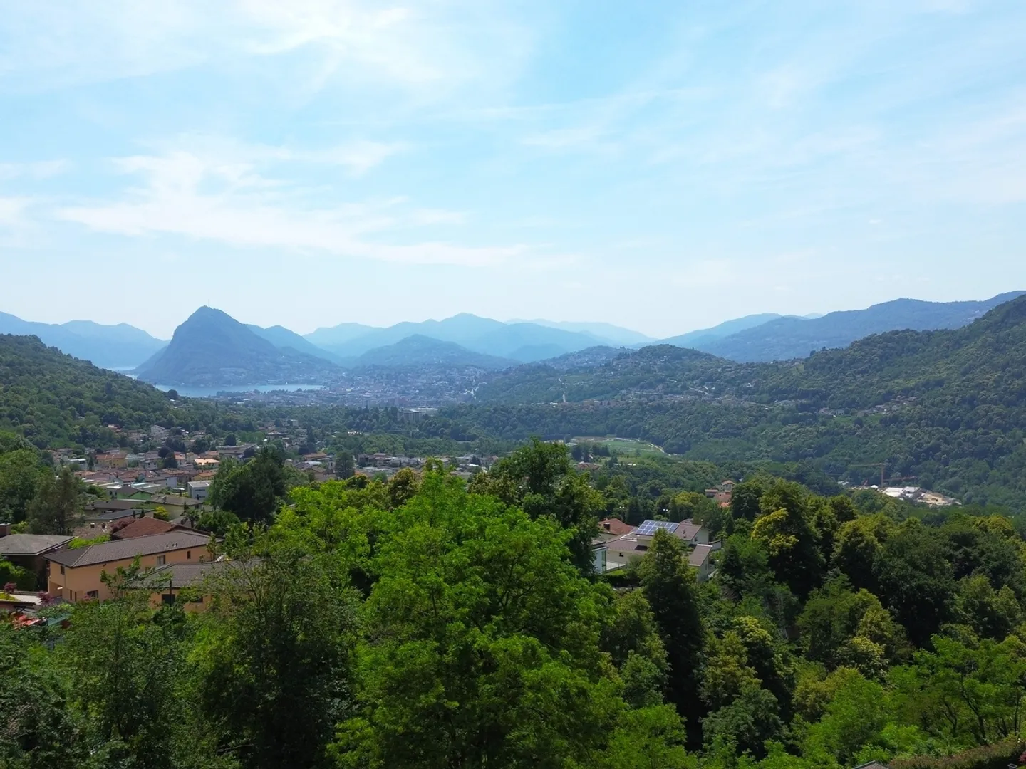 Fantastic Lugano villa with 9 rooms and breathtaking views - Photo 11 of 13