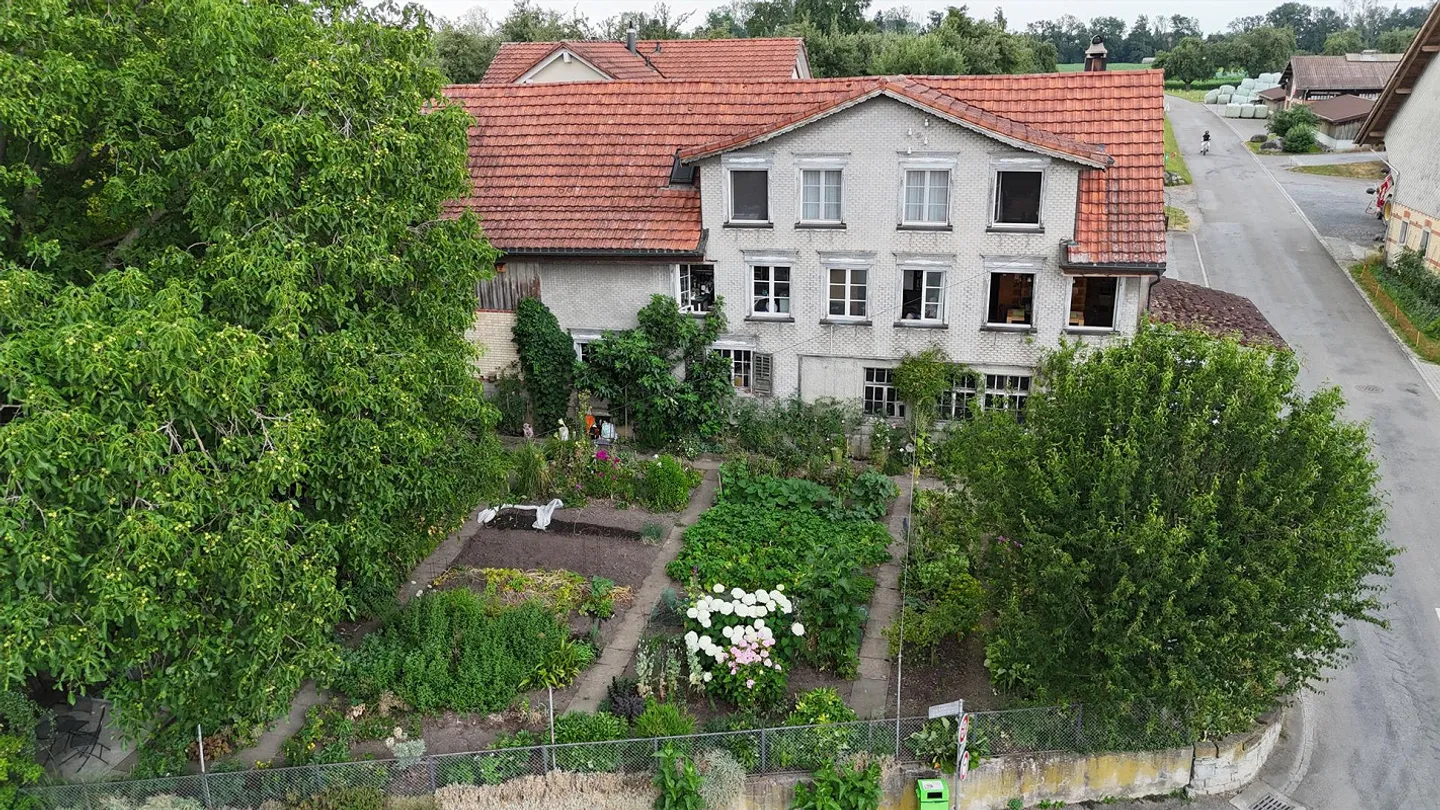 Wohnhaus und Gewerbeliegenschaft - Foto 3 von 23