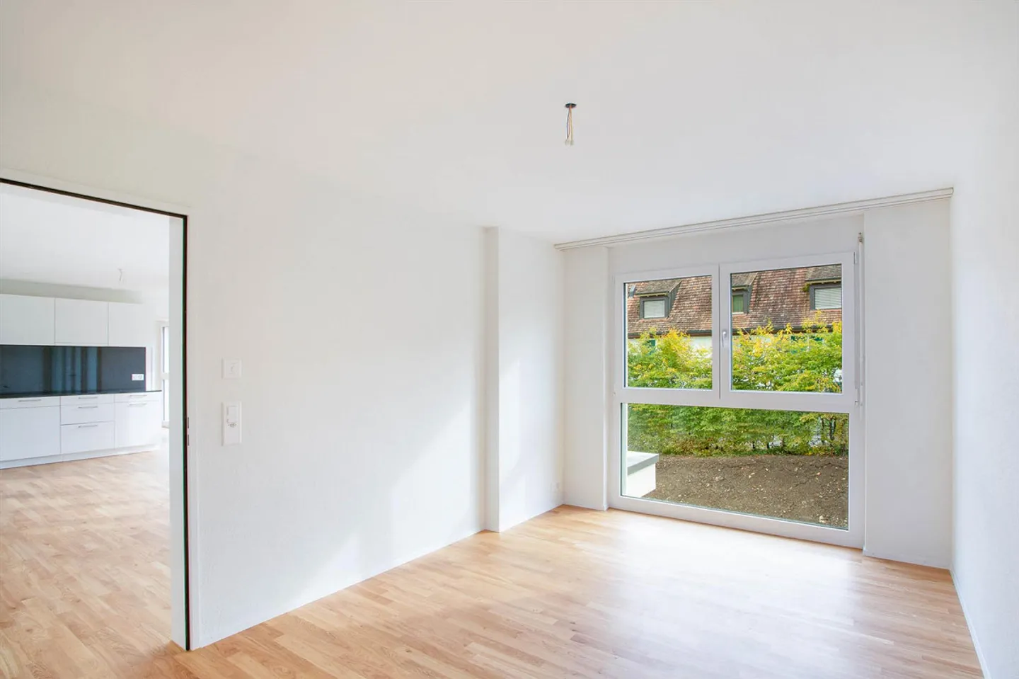 Appartement moderne de 3,5 pièces au standard de propriété au milieu de la verdure - Photo 5 sur 7