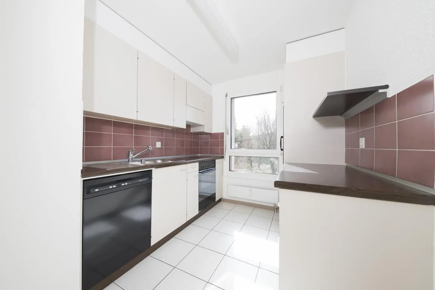 Large 5.5-room apartment near the garden city - Photo 4 of 12