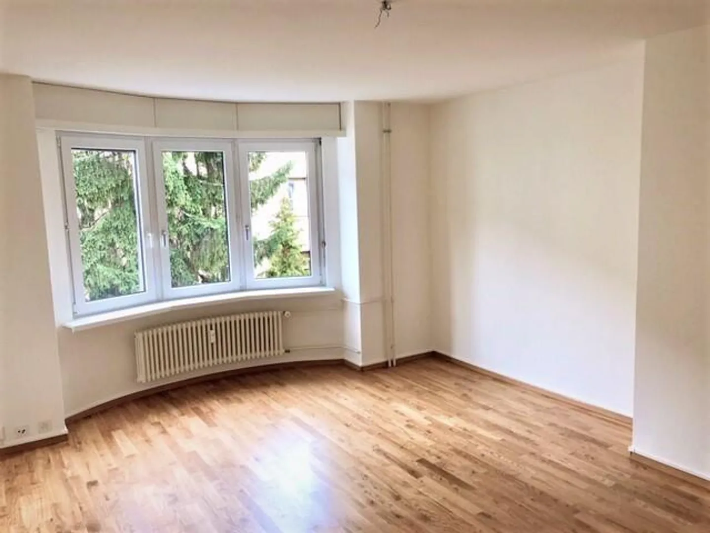 In una tranquilla strada laterale - Foto 2 di 7