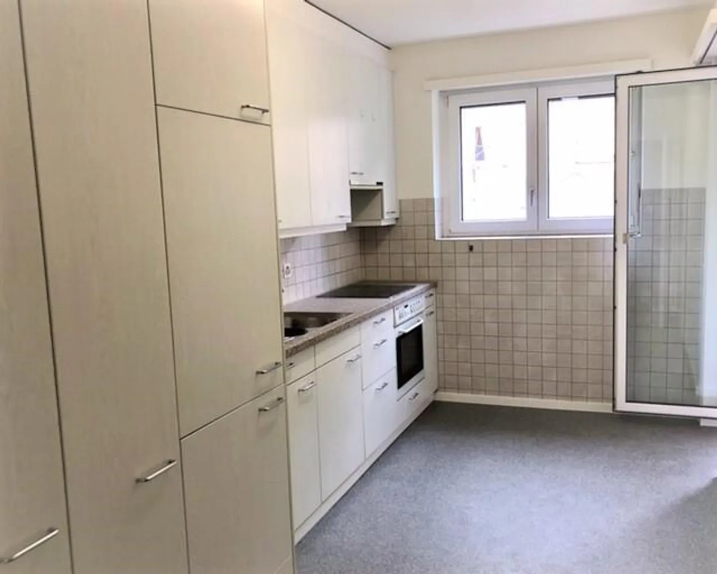 In una tranquilla strada laterale - Foto 5 di 7