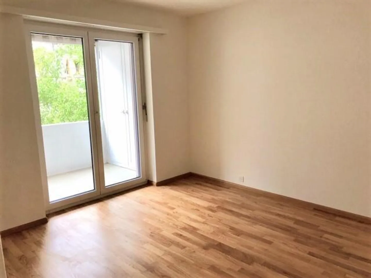 In una tranquilla strada laterale - Foto 3 di 7