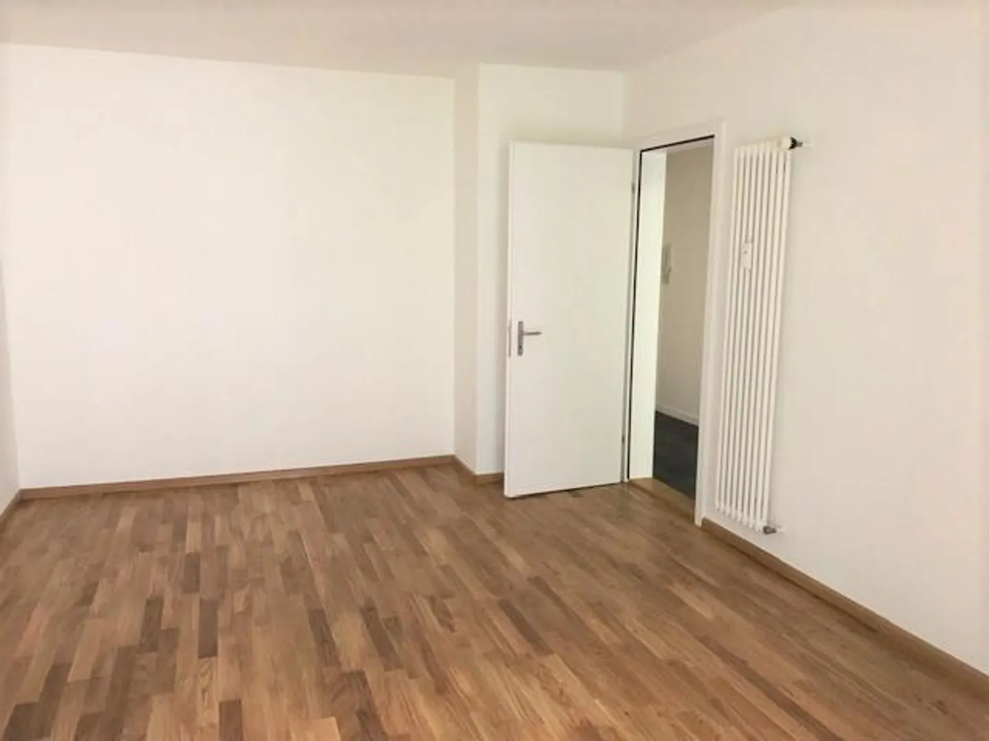 In una tranquilla strada laterale - Foto 4 di 7