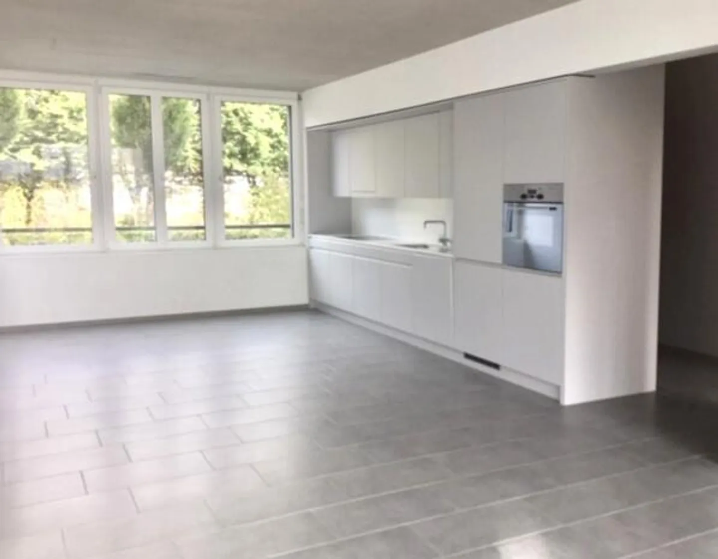 Appartement moderne de 2,5 pièces - Photo 2 sur 8