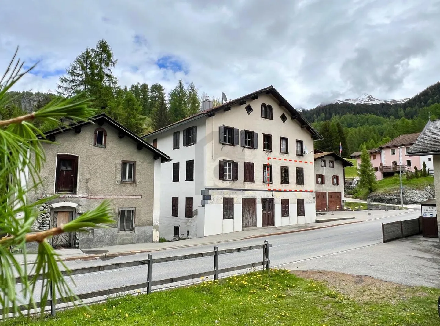 ALPINE RETREAT SURROUNDED BY FORESTS - Photo 1 of 6