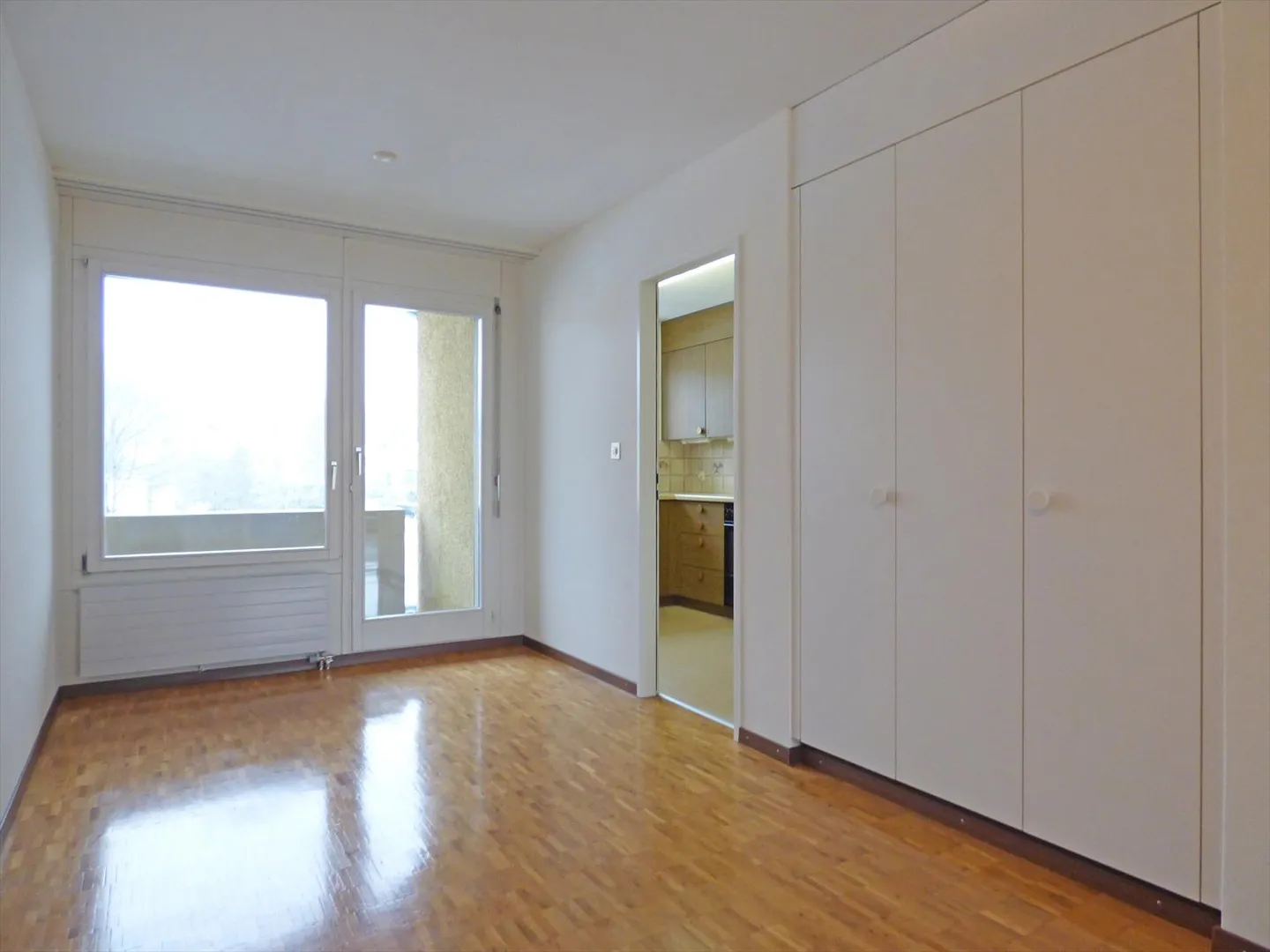 Living in a family-friendly environment in a central location - Photo 3 of 9