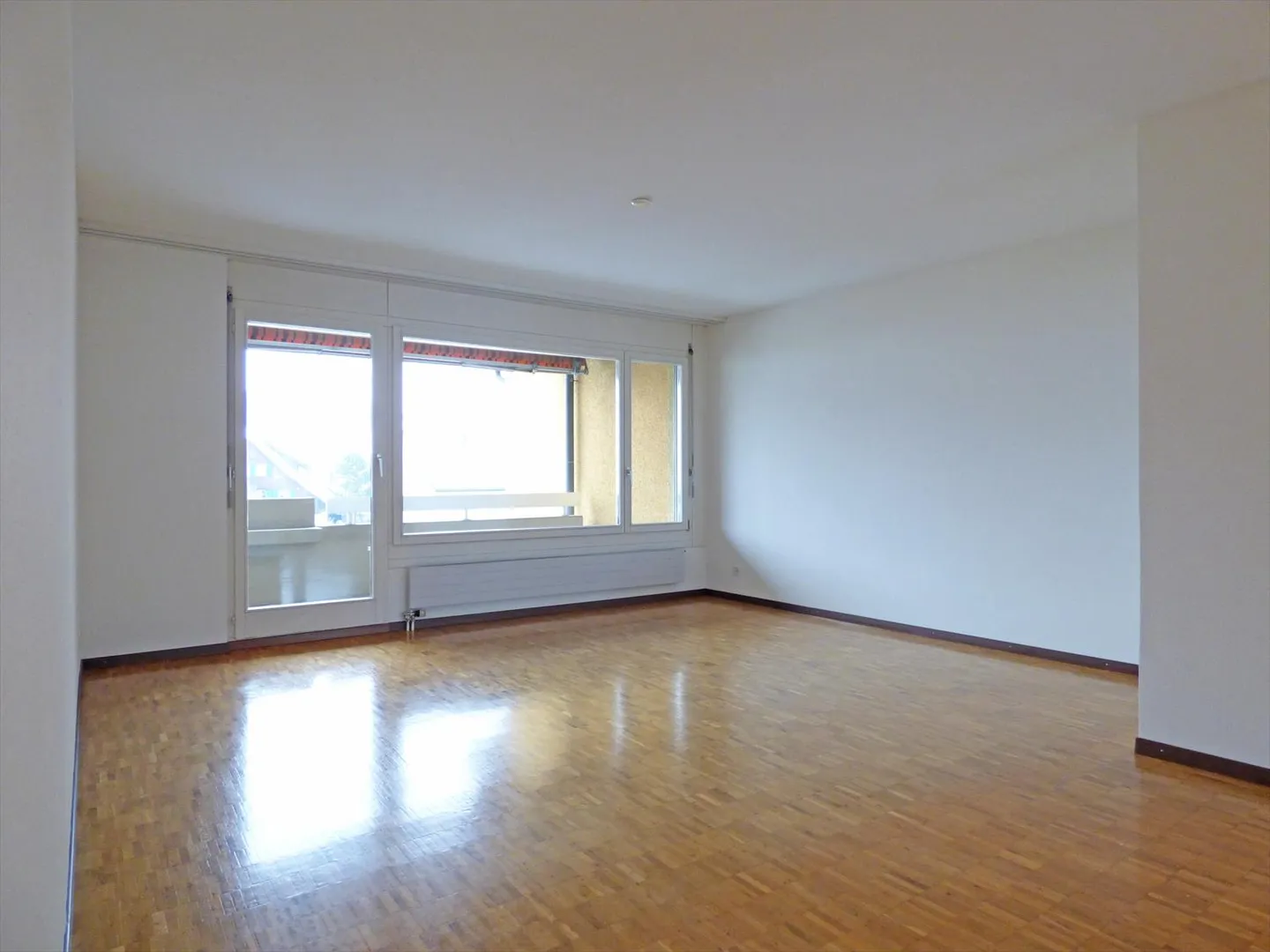 Living in a family-friendly environment in a central location - Photo 4 of 9