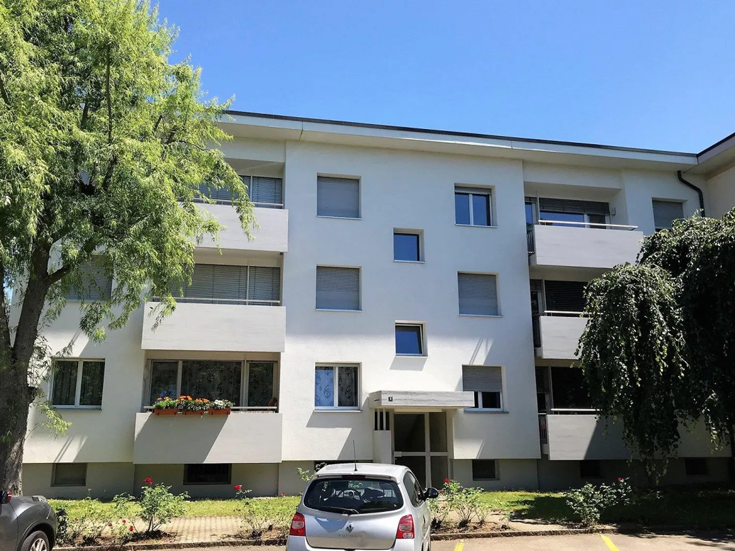 Moderno appartamento di 2,5 stanze con balcone - situato in una zona tranquilla a Muttenz - Foto 1 di 10