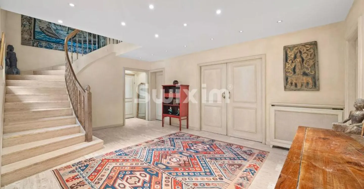 Elegant home full of charm in the heart of a wooded park - Photo 3 of 9