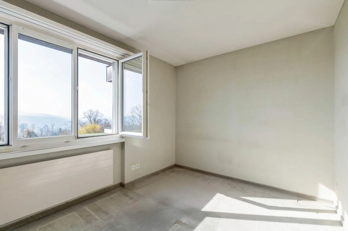 Casa unifamiliare in stile Bauhaus con area piscina in una posizione unica e libera - Foto 14 di 24