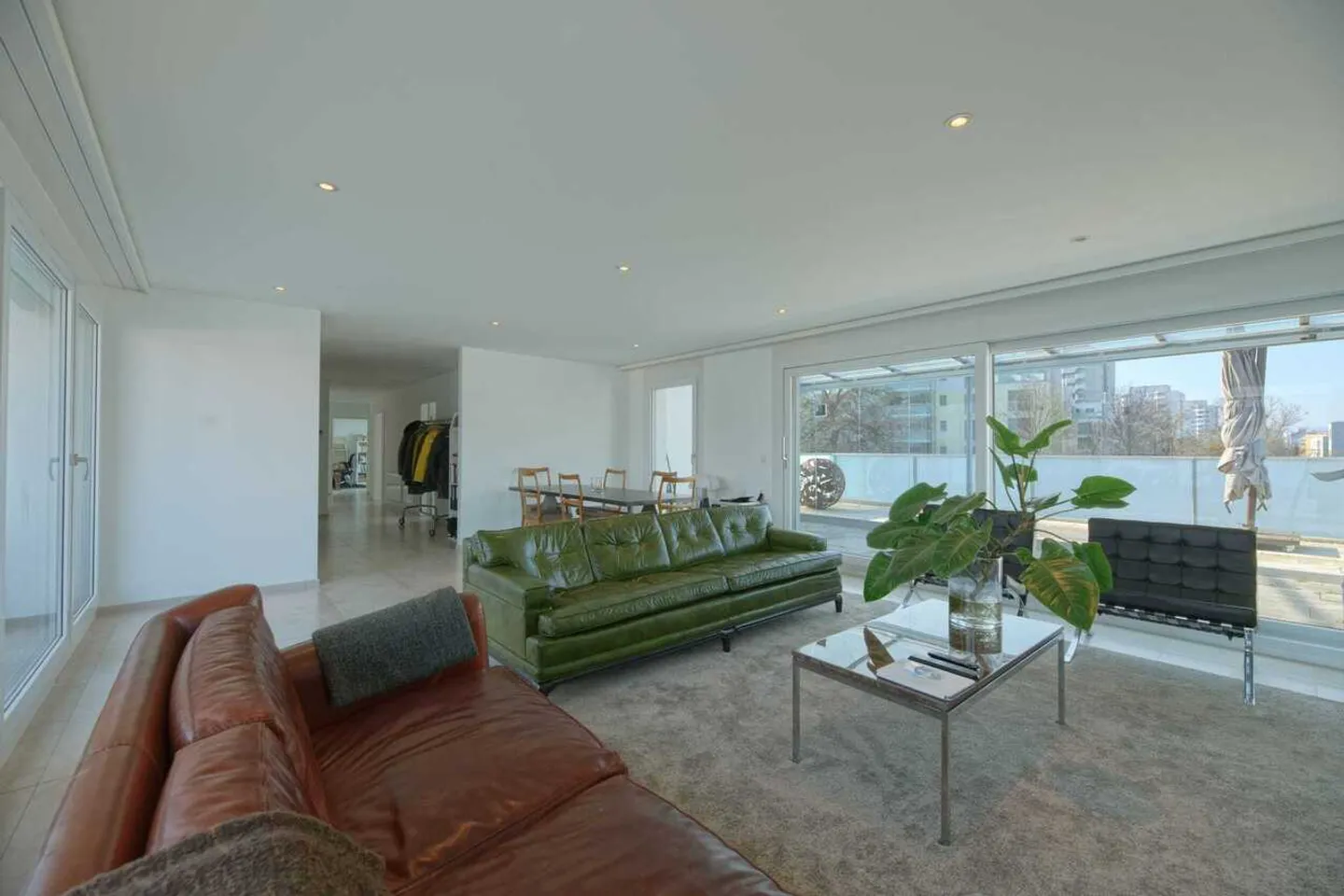 Attique de 5,5 pièces avec 4 terrasses - Photo 2 sur 13