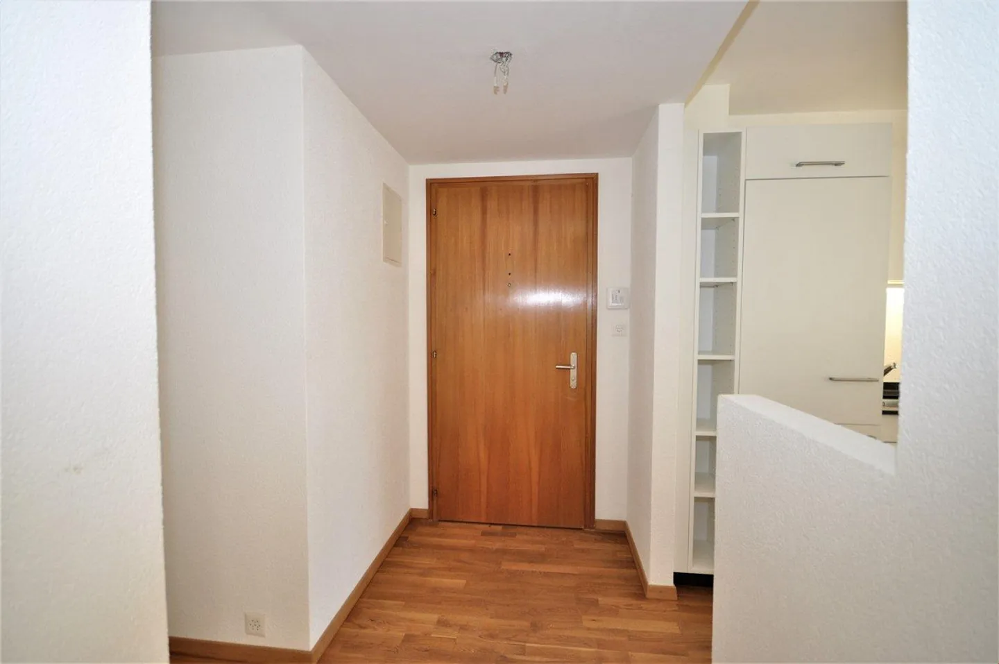 Moderno appartamento di 2,5 stanze con balcone - situato in una zona tranquilla a Muttenz - Foto 4 di 10