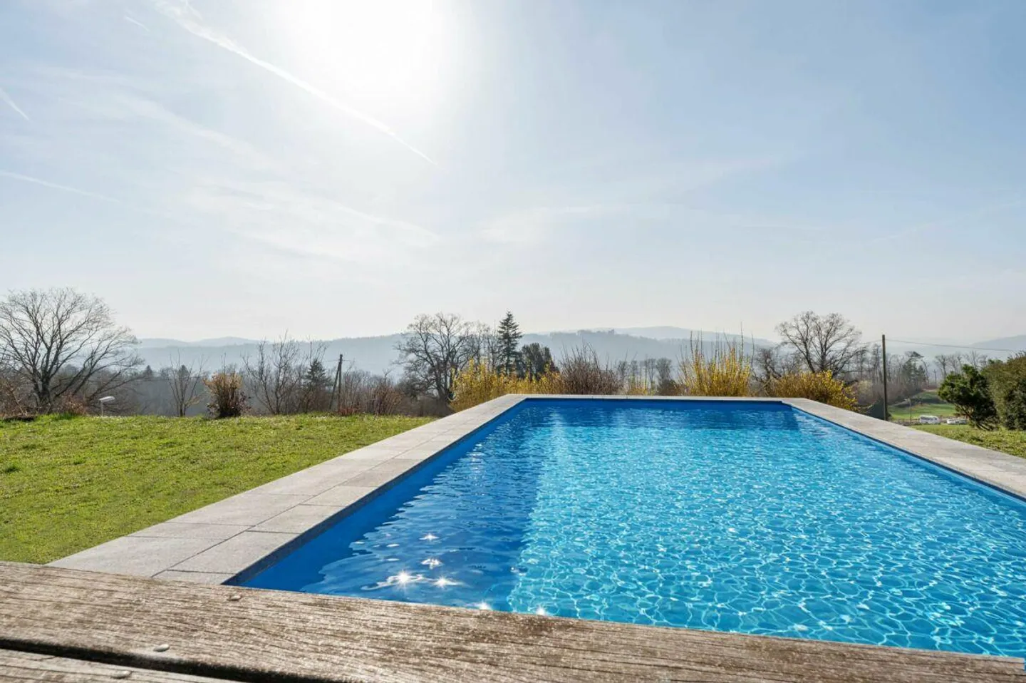 Casa unifamiliare in stile Bauhaus con area piscina in una posizione unica e libera - Foto 16 di 24