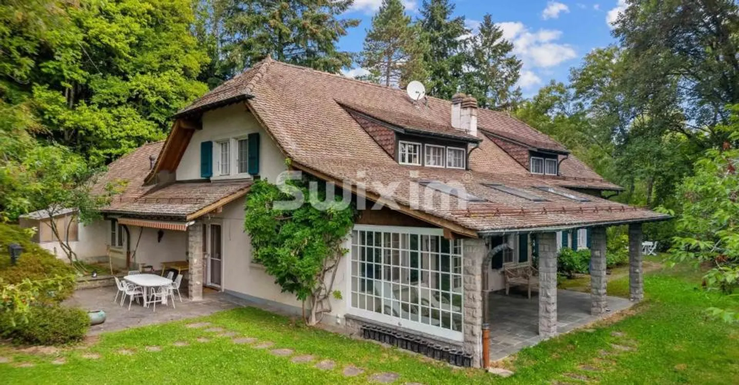 Elegant home full of charm in the heart of a wooded park - Photo 1 of 9
