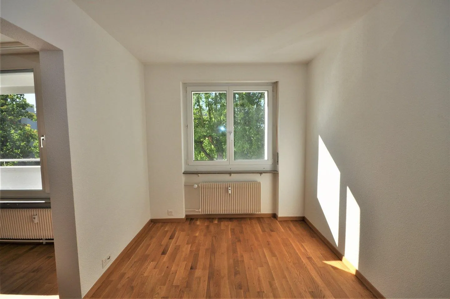 Moderno appartamento di 2,5 stanze con balcone - situato in una zona tranquilla a Muttenz - Foto 5 di 10