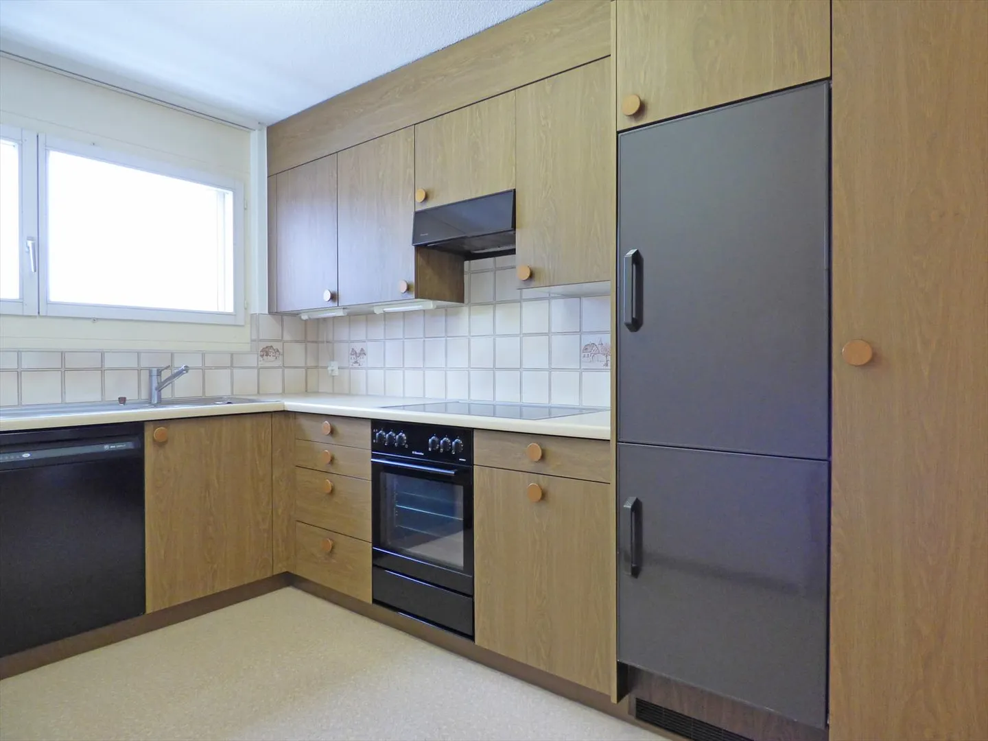 Living in a family-friendly environment in a central location - Photo 7 of 9