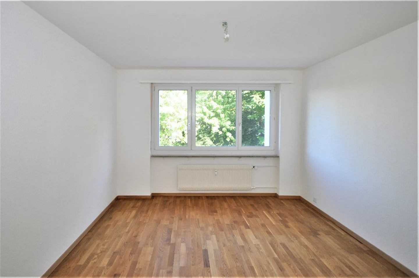 Moderno appartamento di 2,5 stanze con balcone - situato in una zona tranquilla a Muttenz - Foto 6 di 10