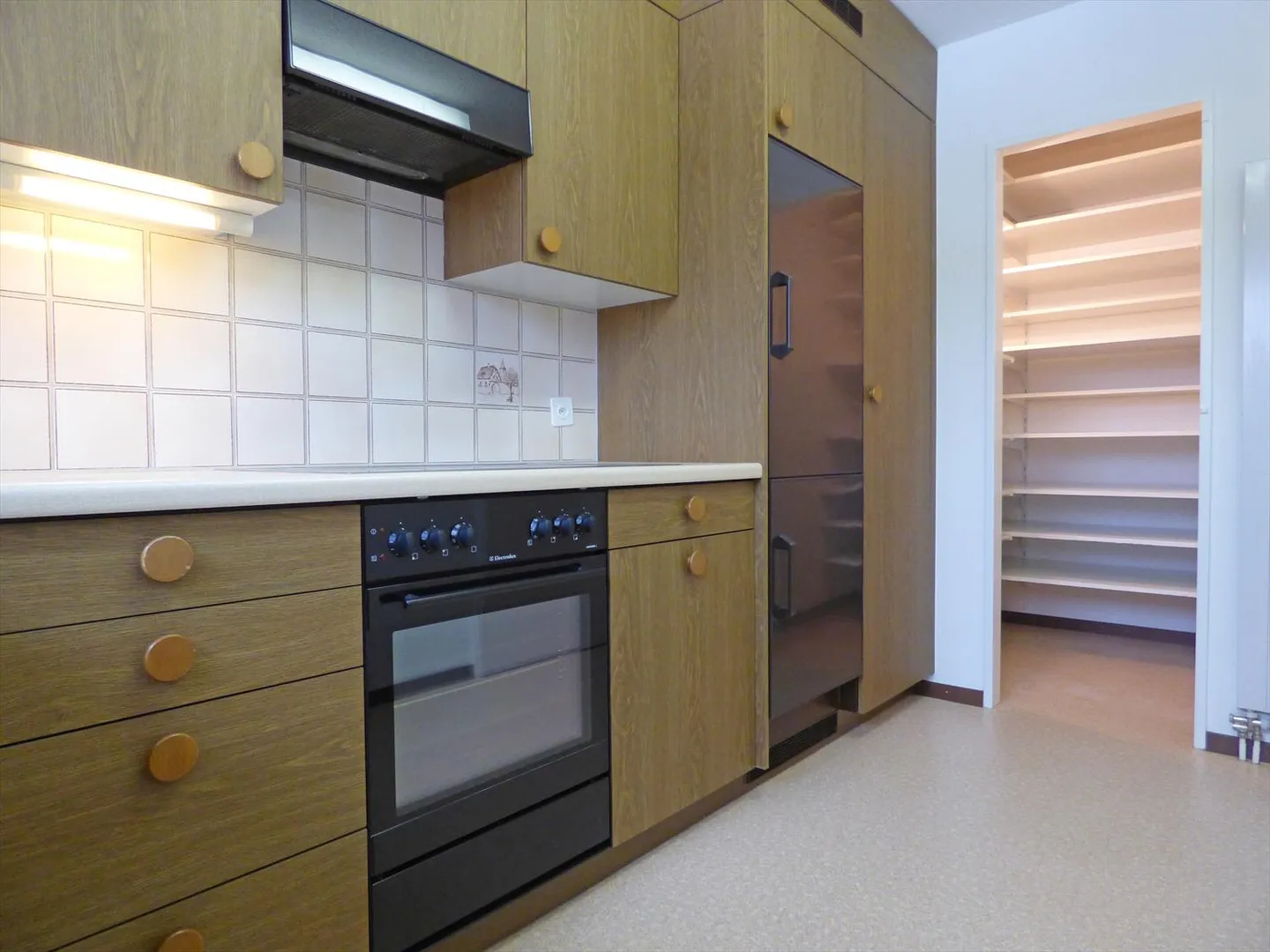 Living in a family-friendly environment in a central location - Photo 8 of 9