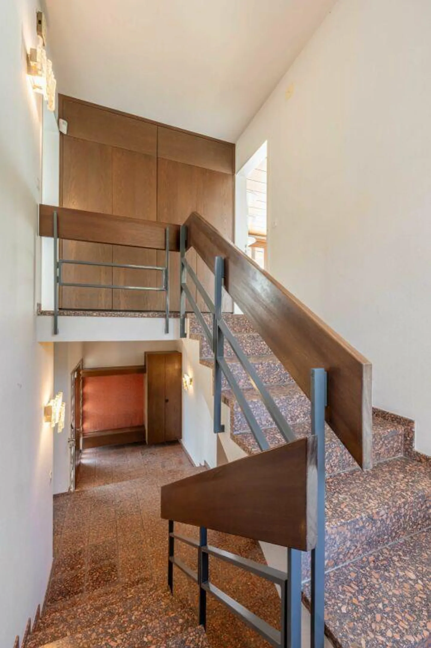 Casa unifamiliare in stile Bauhaus con area piscina in una posizione unica e libera - Foto 20 di 24