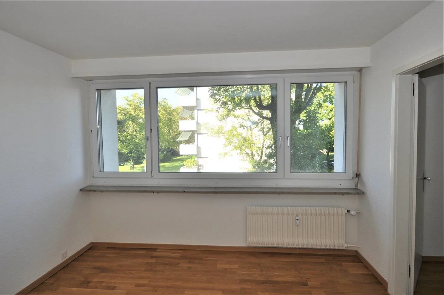 Moderno appartamento di 2,5 stanze con balcone - situato in una zona tranquilla a Muttenz - Foto 7 di 10