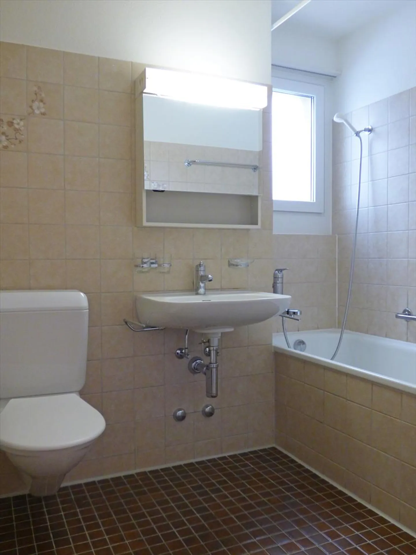 Living in a family-friendly environment in a central location - Photo 9 of 9