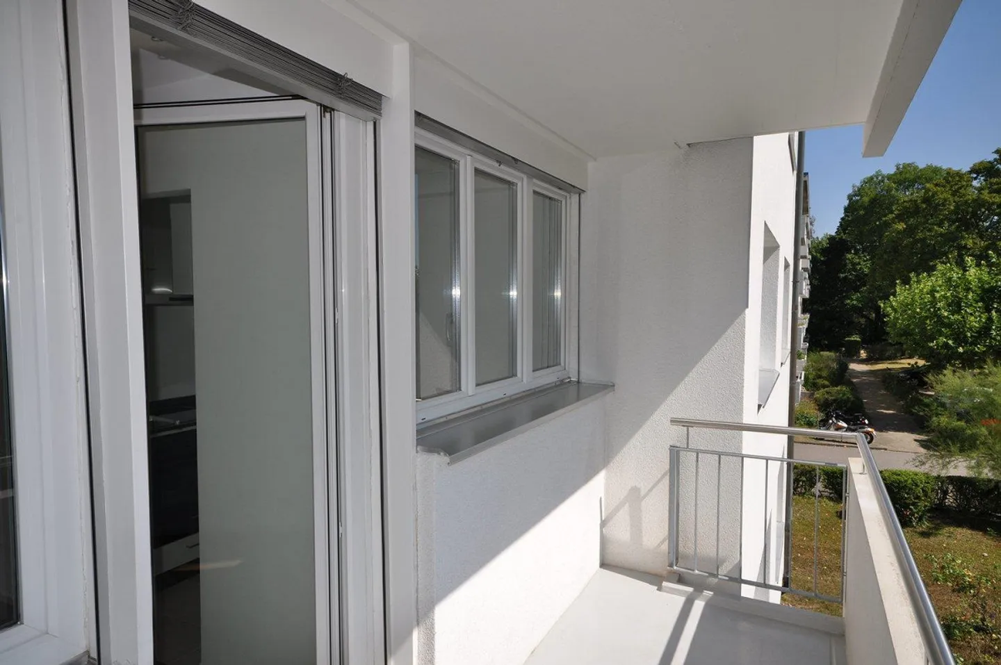 Moderno appartamento di 2,5 stanze con balcone - situato in una zona tranquilla a Muttenz - Foto 9 di 10