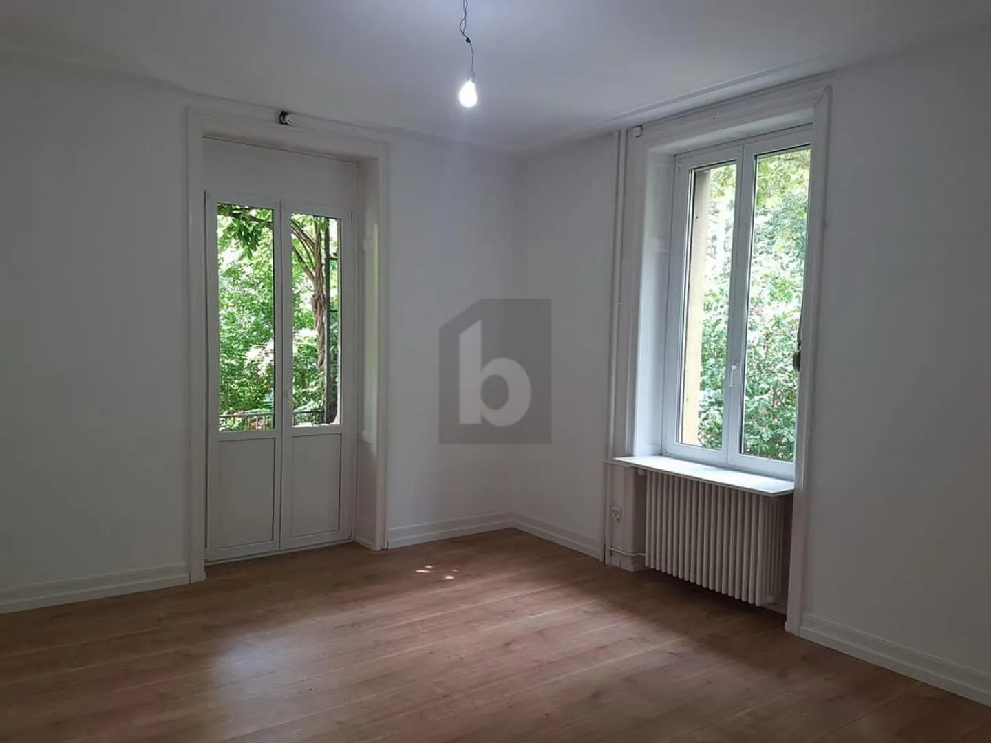 LICHTDURCHFLUTET MIT HOHEN DECKEN - Foto 2 von 6