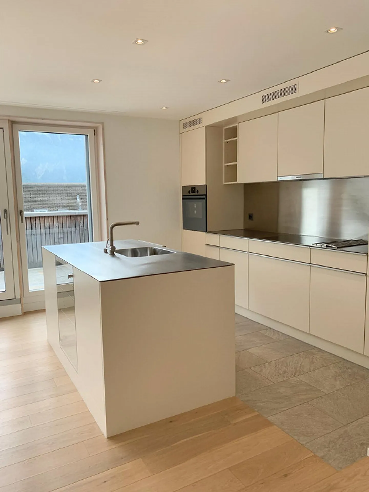 Bergidylle in Schwyz: Wohnung mit Panoramablick - Foto 3 von 8