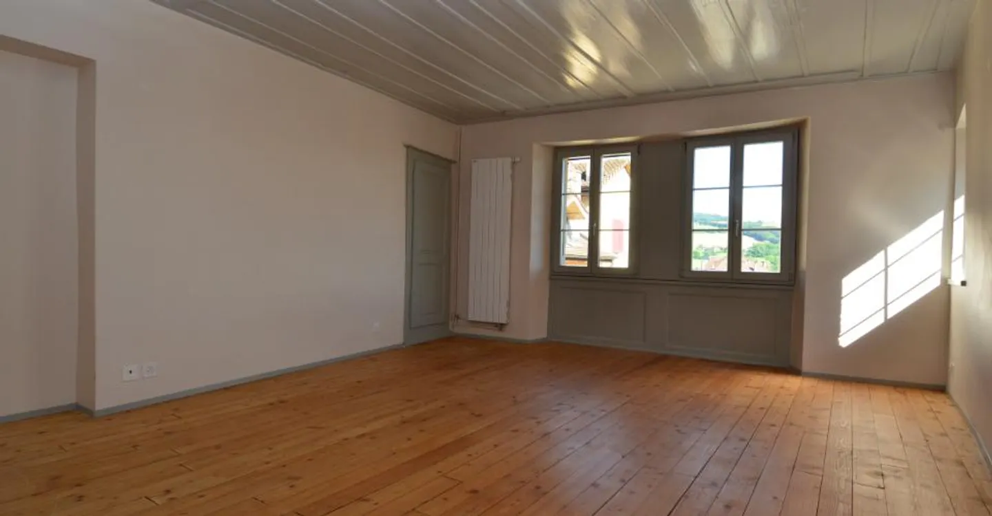 Charmant triplex de 4,5 pièces proche commodités - Photo 2 sur 8