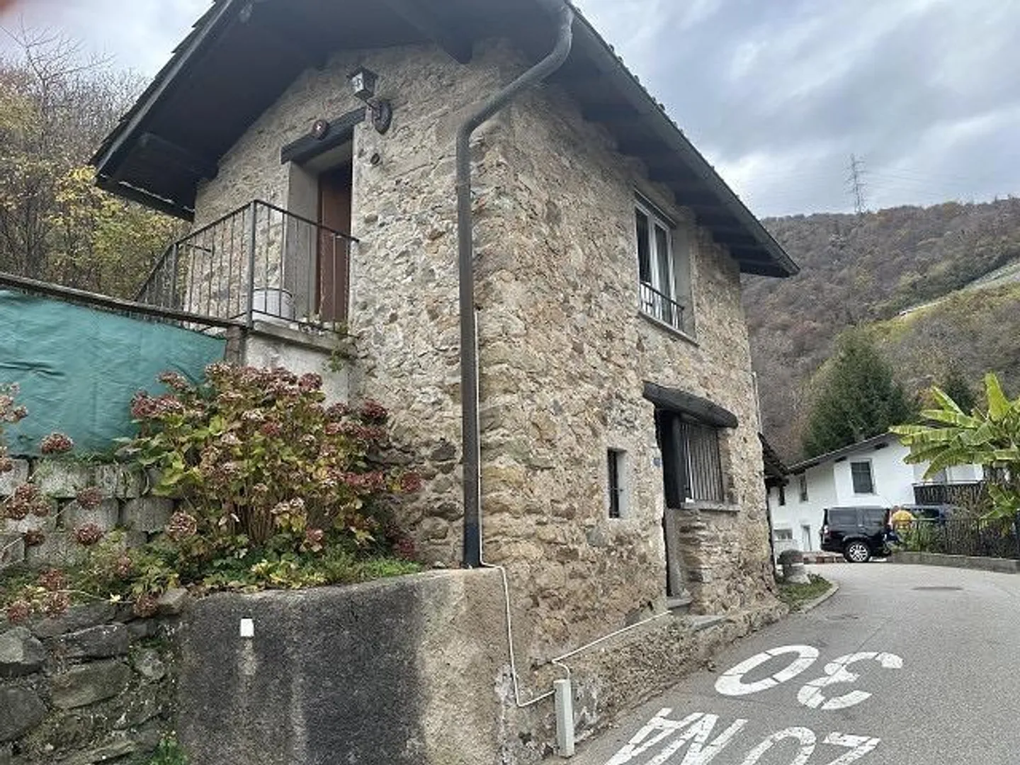 Rustique de 2 1/2 pièces avec jardin dans un emplacement très calme et ensoleillé - Photo 4 sur 14