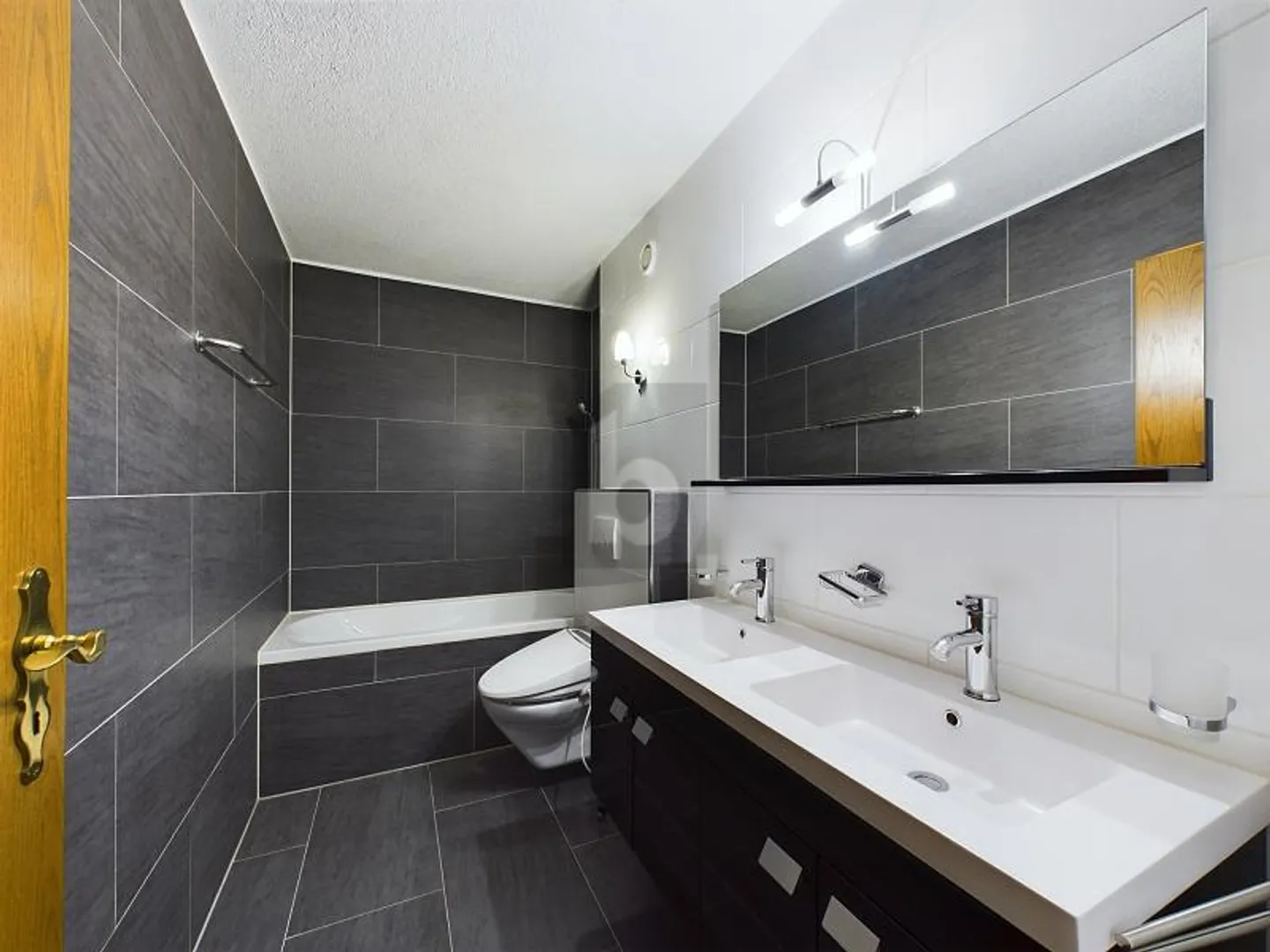 Apartment for rent - Photo 4 of 6
